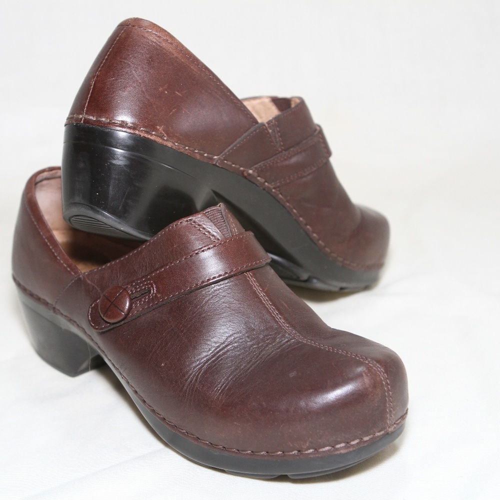 DANSKO-SHOES-SOLSTICE-CLOGS BROWN LEATHER